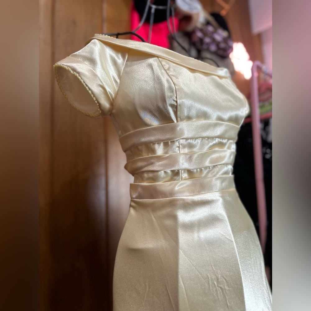 VINTAGE yellow gown, small - Picture 9 of 16